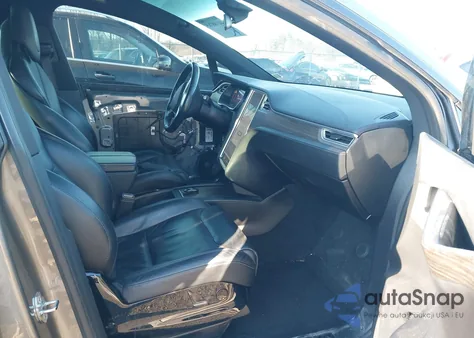 2016 Tesla Model X z USA, uszkodzony, nr VIN 5YJXCBE21GF019065